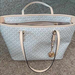 Micheal kors purse